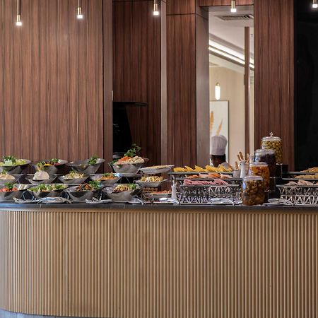 Warwick Al Jubail Hotel Buitenkant foto