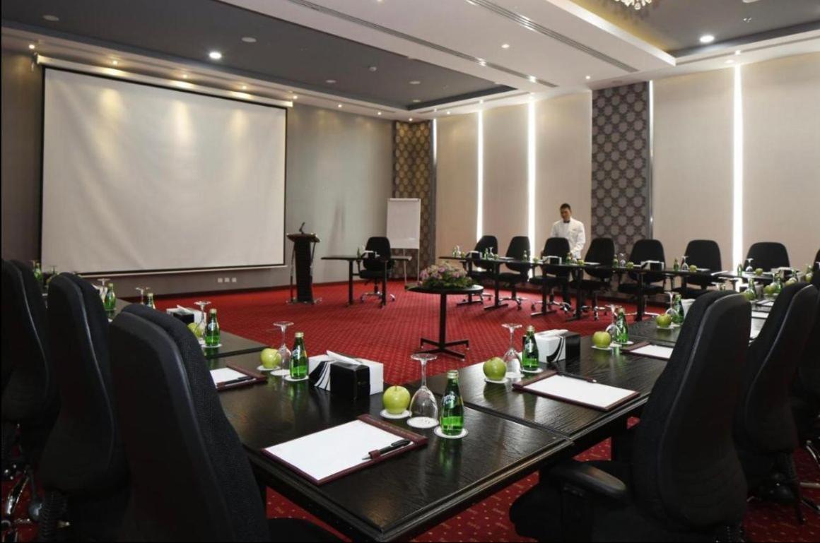 Warwick Al Jubail Hotel Buitenkant foto