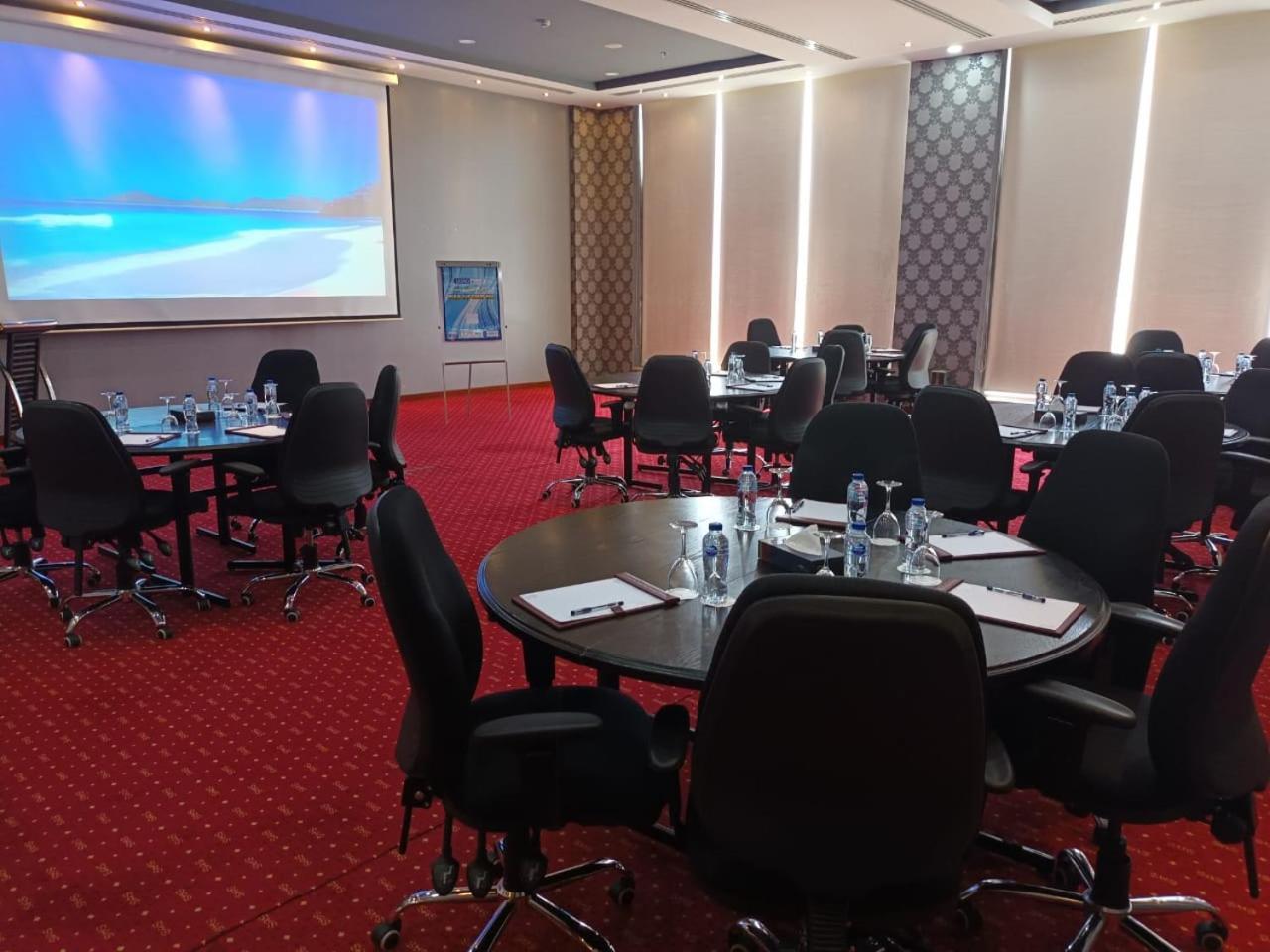 Warwick Al Jubail Hotel Buitenkant foto
