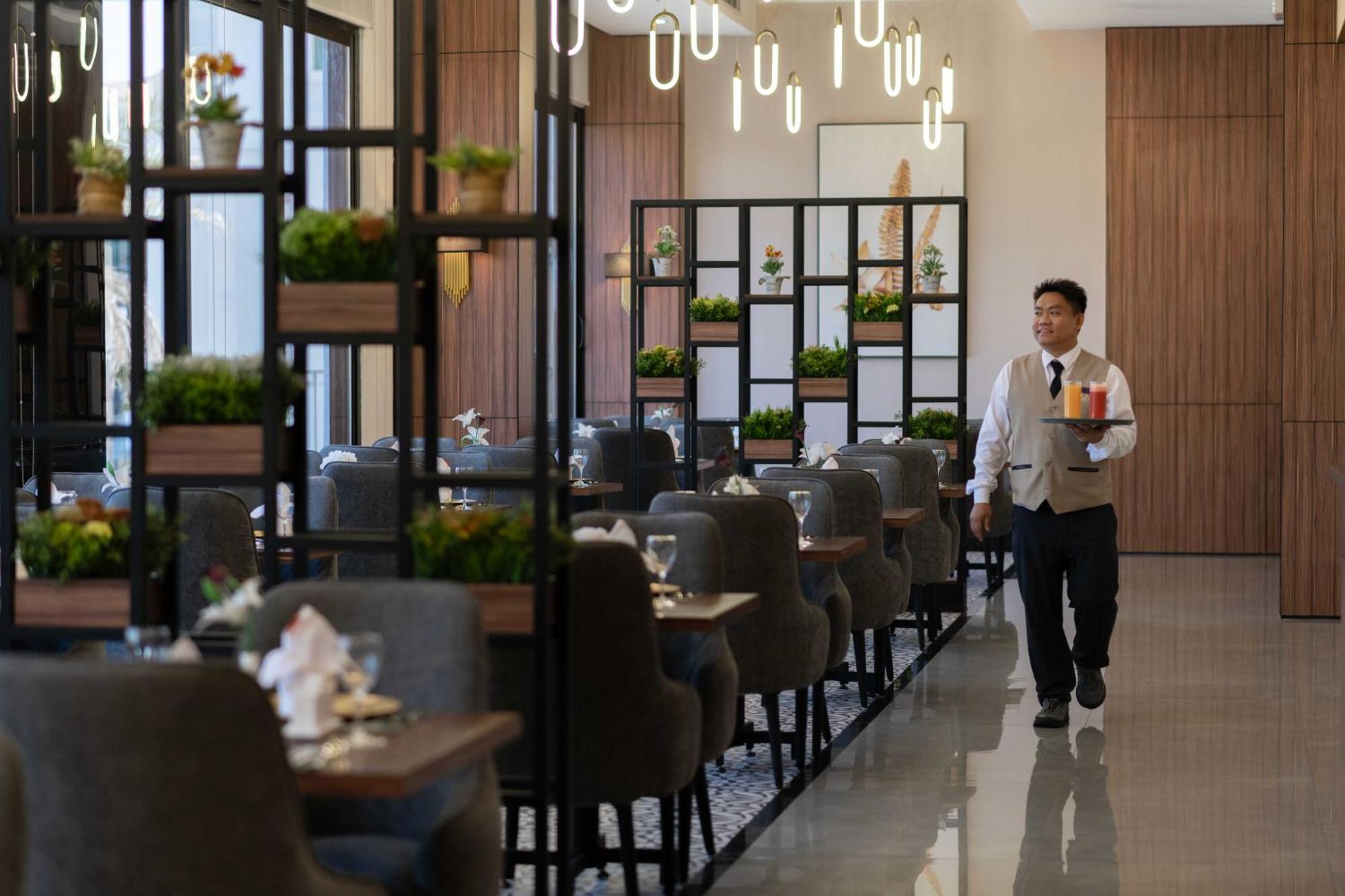Warwick Al Jubail Hotel Buitenkant foto
