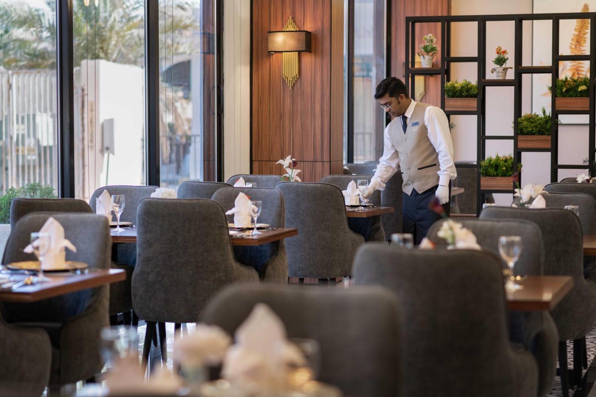 Warwick Al Jubail Hotel Buitenkant foto