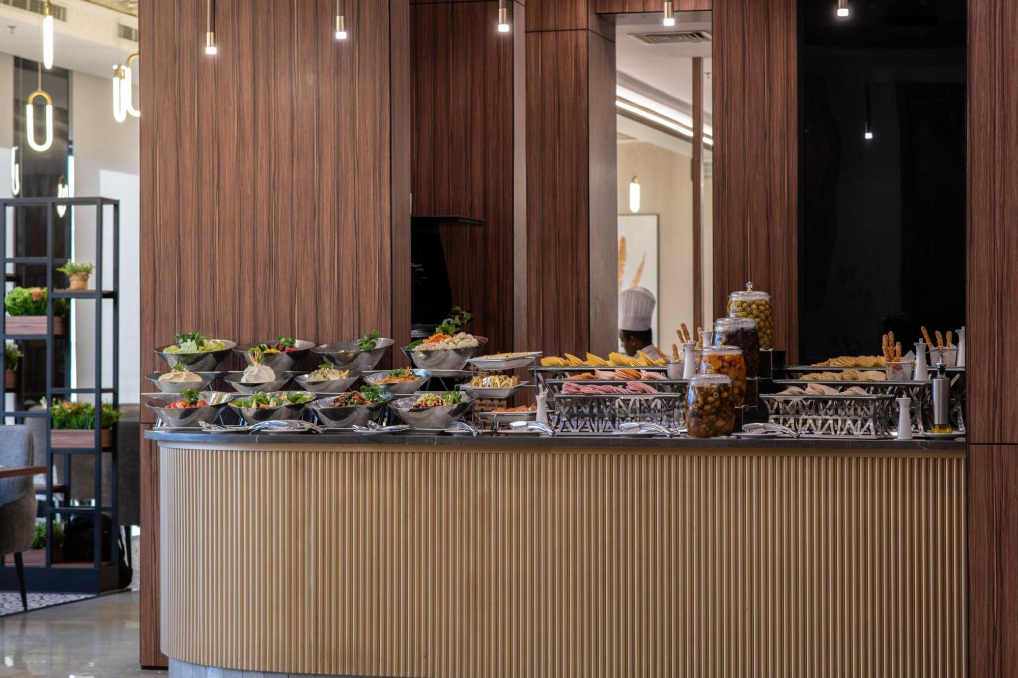 Warwick Al Jubail Hotel Buitenkant foto